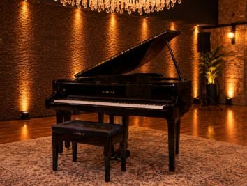 Piano de cauda digital Yamaha preto